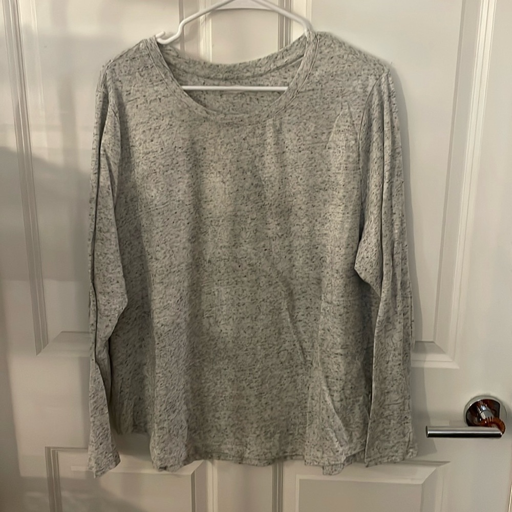 Old Navy gray marled long sleeve t-shirt. Size XXL.